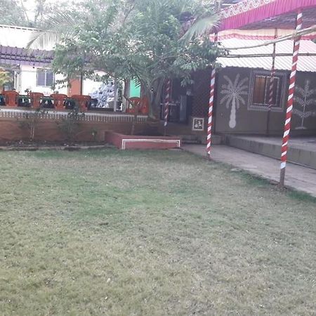 浦那 Nisarg Shrushti Farmhouse酒店 外观 照片